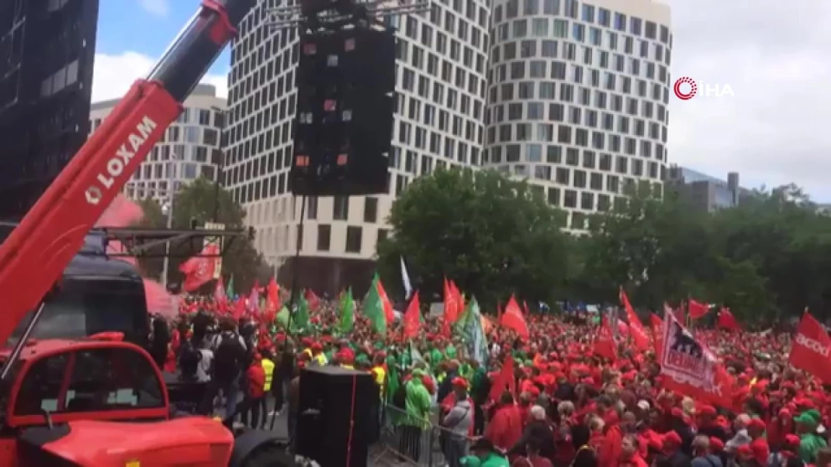Belçika\'da alım gücü azalan işçiler greve gitti