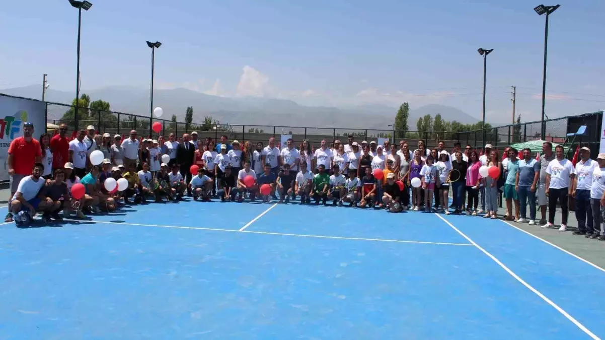 Iğdır\'da 2. Kayısı Cup Spor Şenlikleri tenis müsabakaları başladı