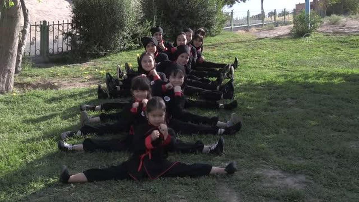 İran'daki 'Afgan kadın ninjalar' ülkeleri adına uluslararası yarışmalara katılmak istiyor