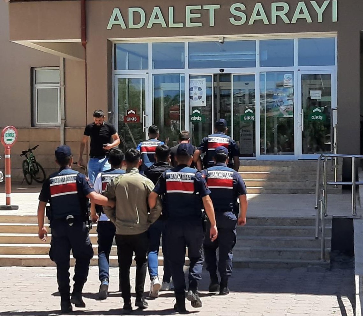 Sivas\'ta 4 hırsızlık şüphelisi gözaltına alındı