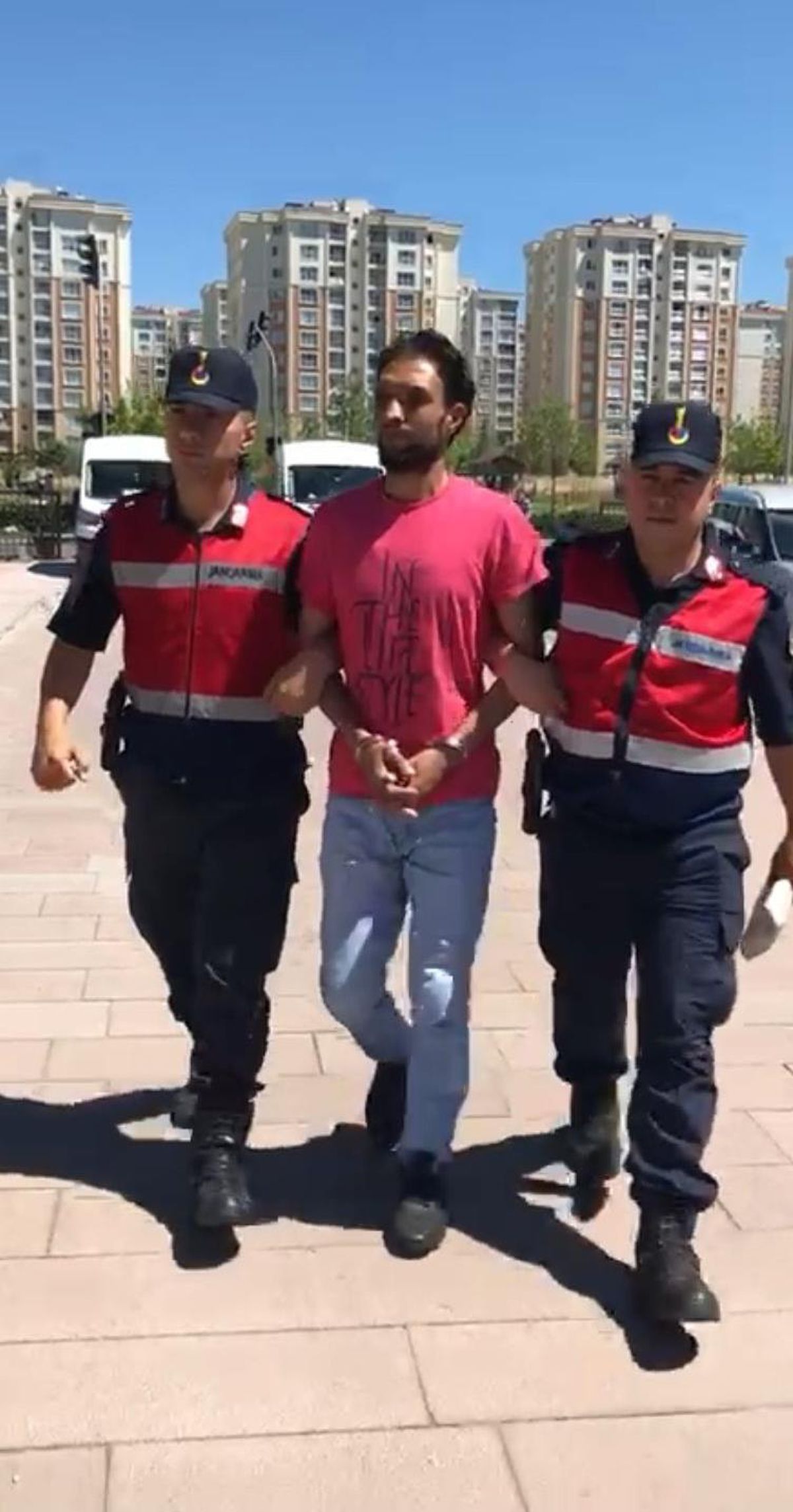 Tekirdağ'da hırsızlık zanlısı 350 güvenlik kamerasının kaydı incelenerek yakalandı