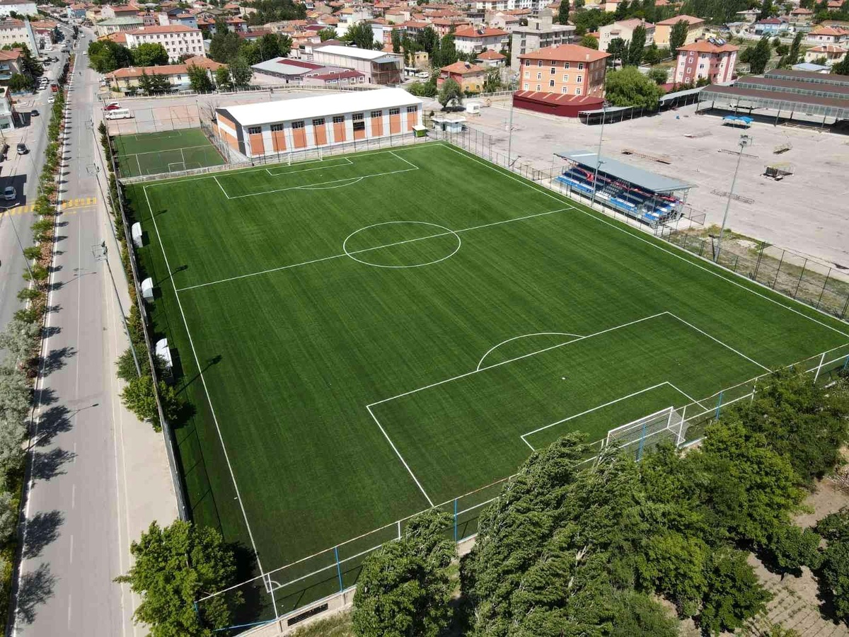 Tomarza Kapalı Spor Salonu ve İlçe Stadı yenilendi