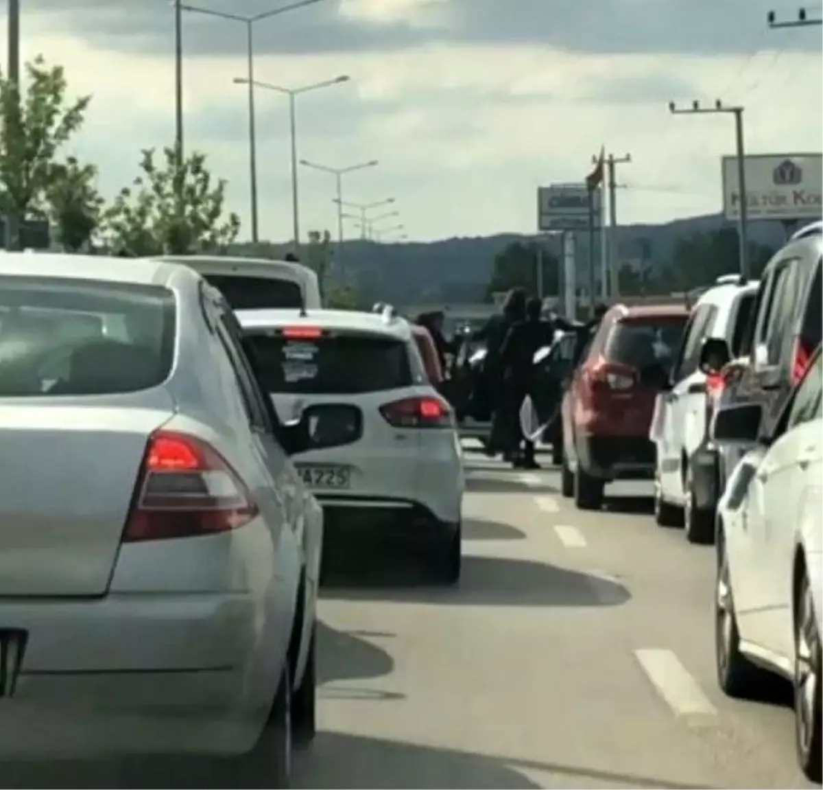 Trafiği kapatan düğün konvoyuna haklı isyan: 'Hakkımı helal etmiyorum'