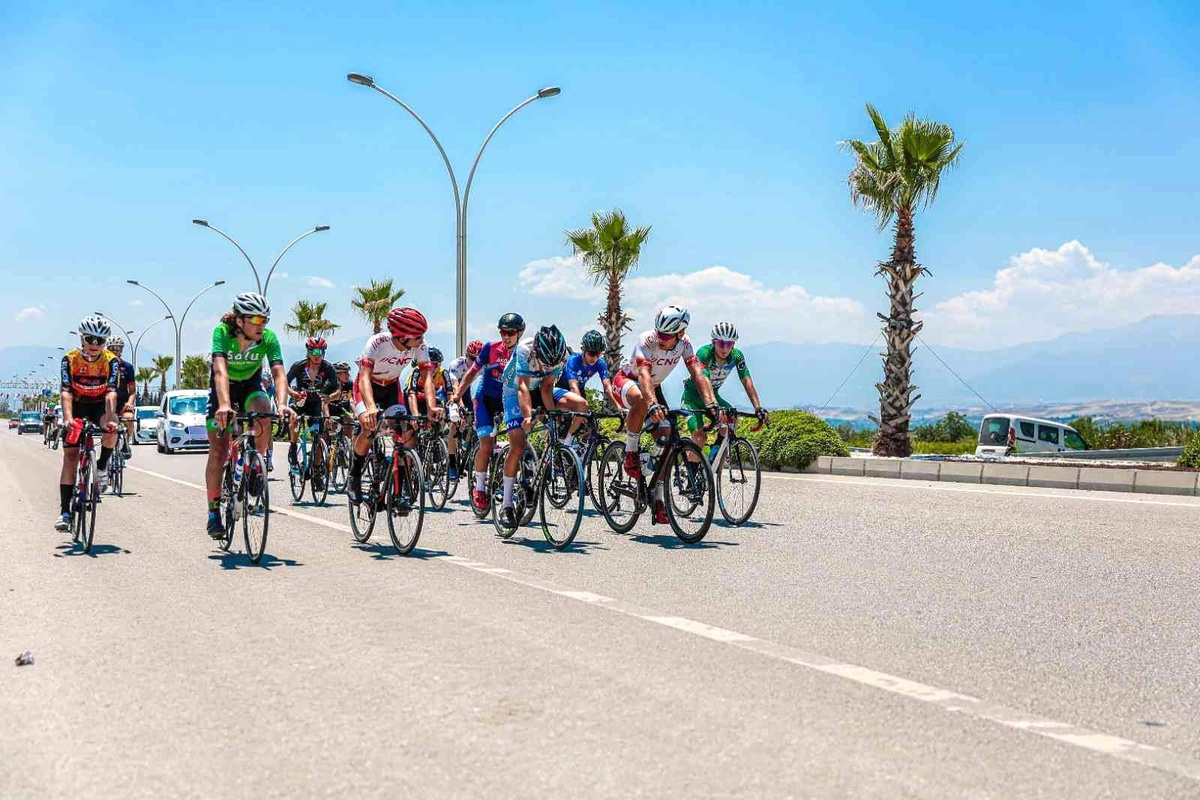 Türkiye\'nin dört bir yanından gelen takım ve sporcular Denizli\'de ter döktü