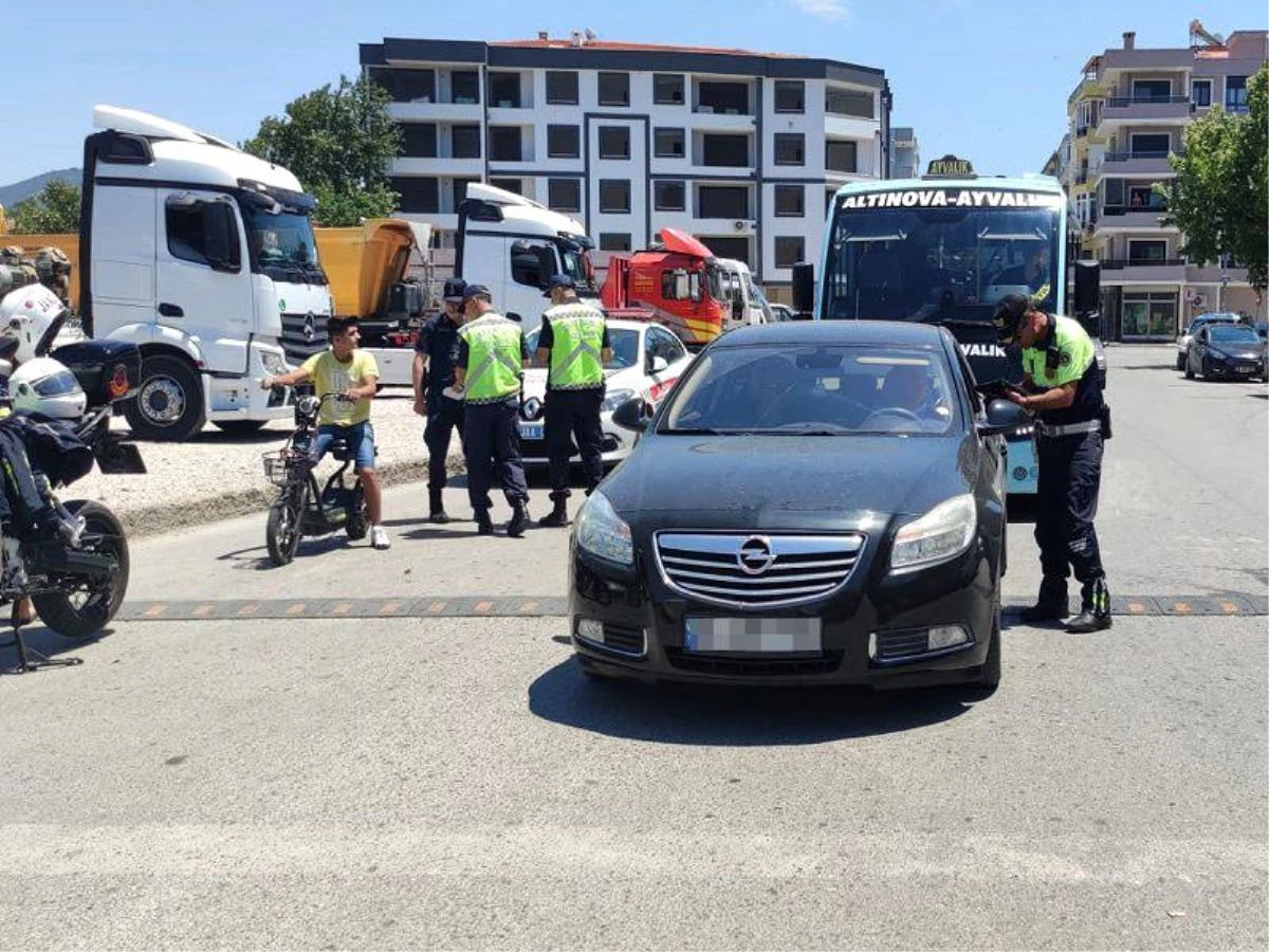 Son dakika: Balıkesir\'de jandarmadan asayiş ve uyuşturucu operasyonu