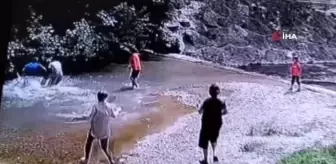 Son dakika: Bir anlık dalgınlık çocuğun ölümüne neden oluyordu... Zabıta memuru boğulma tehlikesi geçiren çocuğu böyle kurtardı