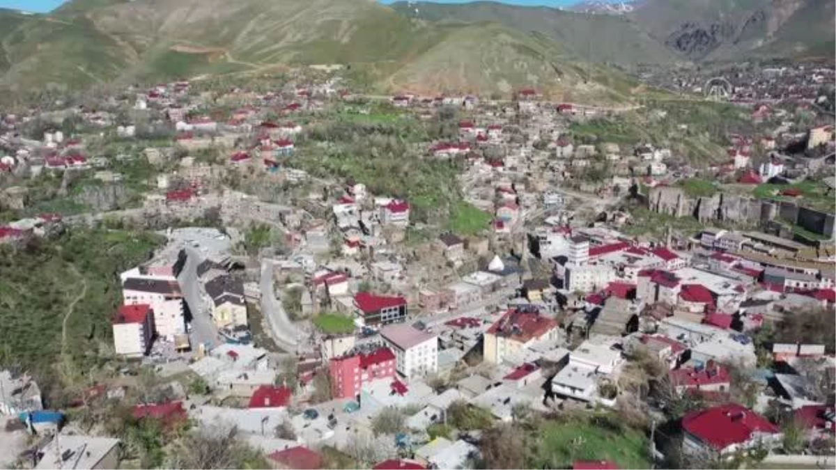 Bitlis Deresi\'nin üzerindeki yapıların yıkılmasıyla 8 tarihi köprü ortaya çıktı (1)