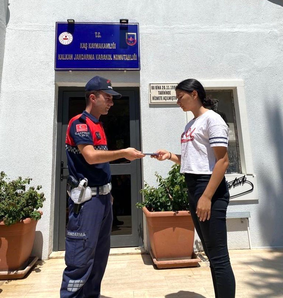 Çalınan cep telefonu sahibine teslim edildi