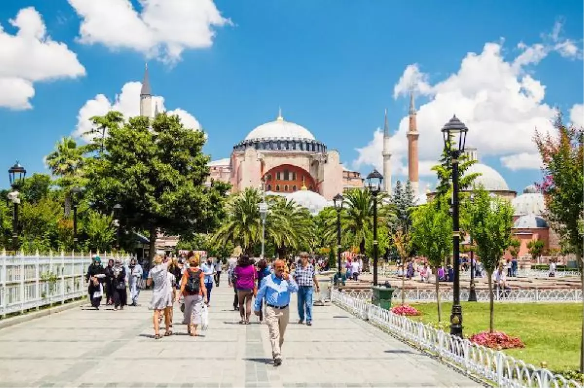 İlk 4 ayda İranlı turist sayısındaki artış yüzde 300\'ü aştı