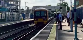 İngiltere'de demiryolu ve metro çalışanları son 30 yılın en büyük grevini başlattı (3)