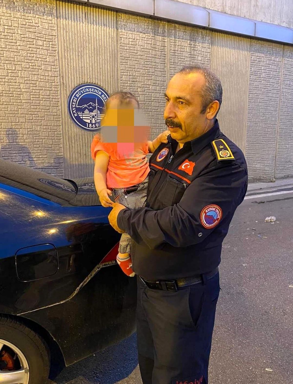 Kazada sıkışan vatandaşları itfaiye ekipleri kurtardı