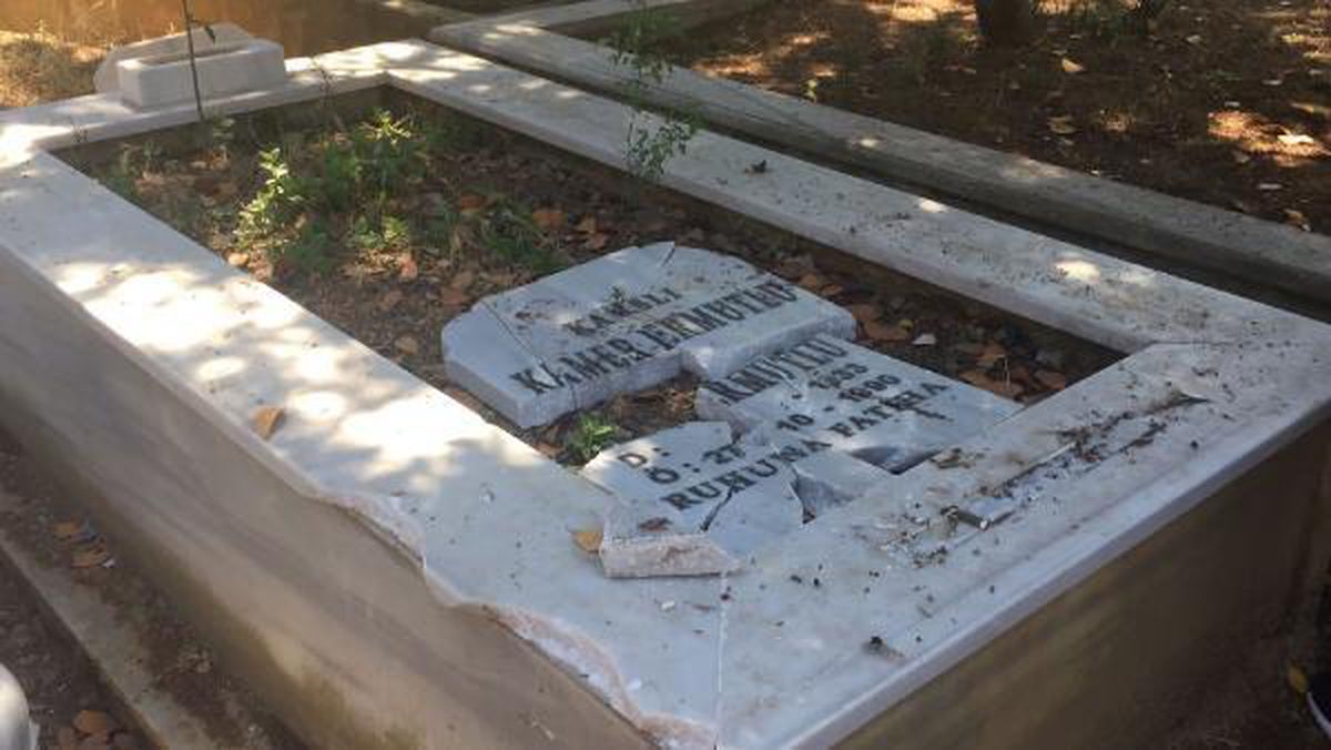 Kocaeli\'de mezar taşları kırıldı, kameralar incelemeye alındı