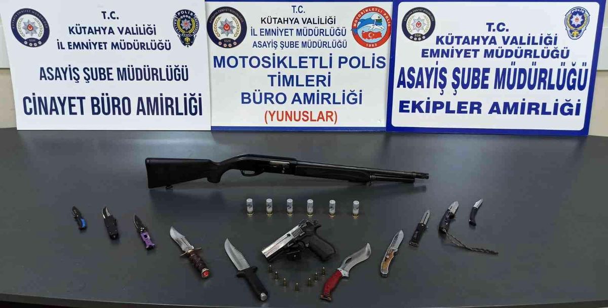 Kütahya\'da birbirleriyle tartışan gruptan ruhsatsız tabanca ve tüfek ele geçirildi