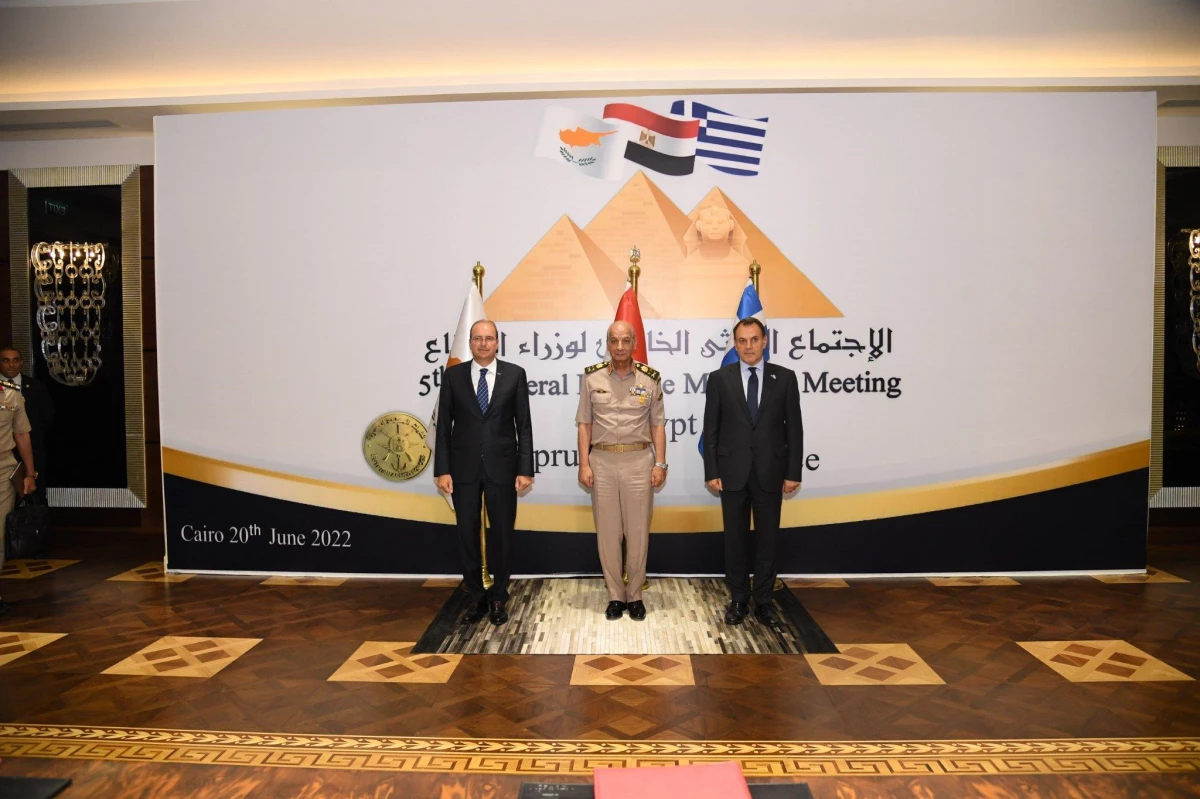 Mısır, GKRY ve Yunanistan Savunma Bakanları Kahire\'de askeri iş birliğini görüştü