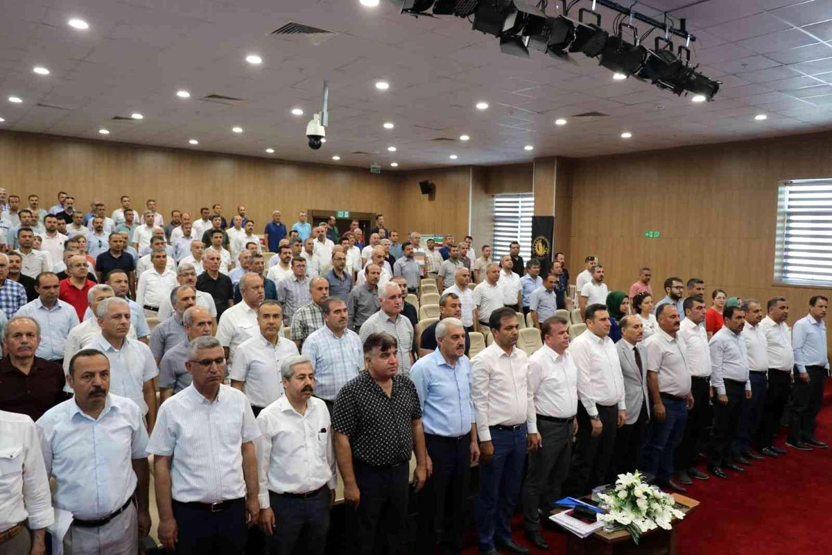 Okul müdürleriyle toplandı