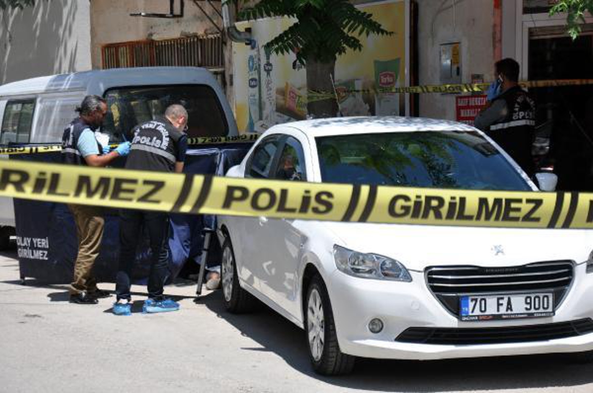 Otomobil ile minibüs arasında sıkışan kadın öldü; sürücü gözaltında