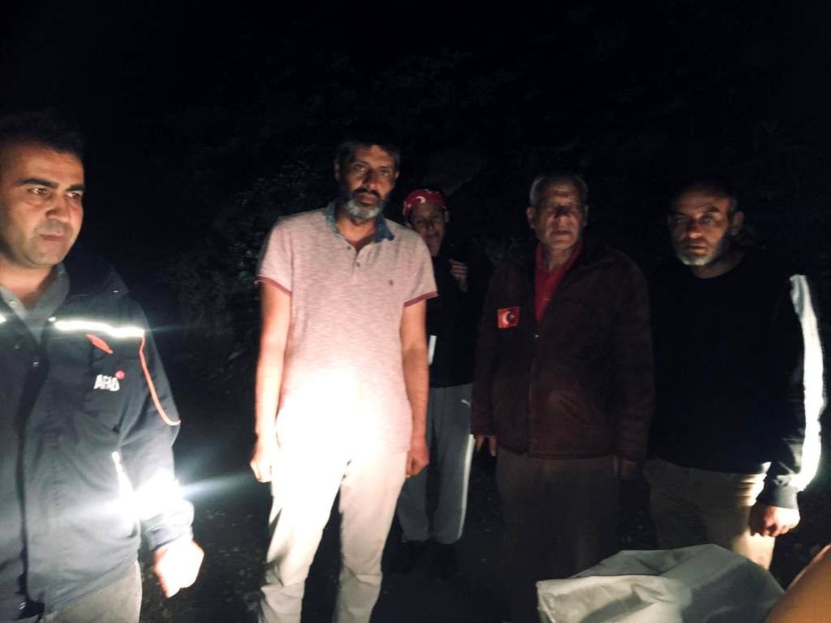 Pazarcıların benzinleri bitince yolda mahsur kaldılar