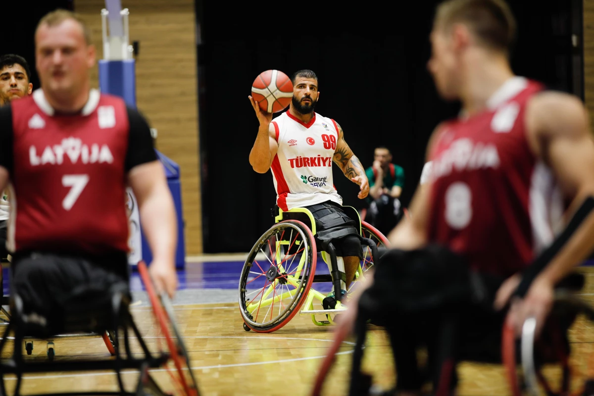 Bakan Kasapoğlu\'ndan Tekerlekli Sandalye Basketbol Milli Takımı\'na tebrik