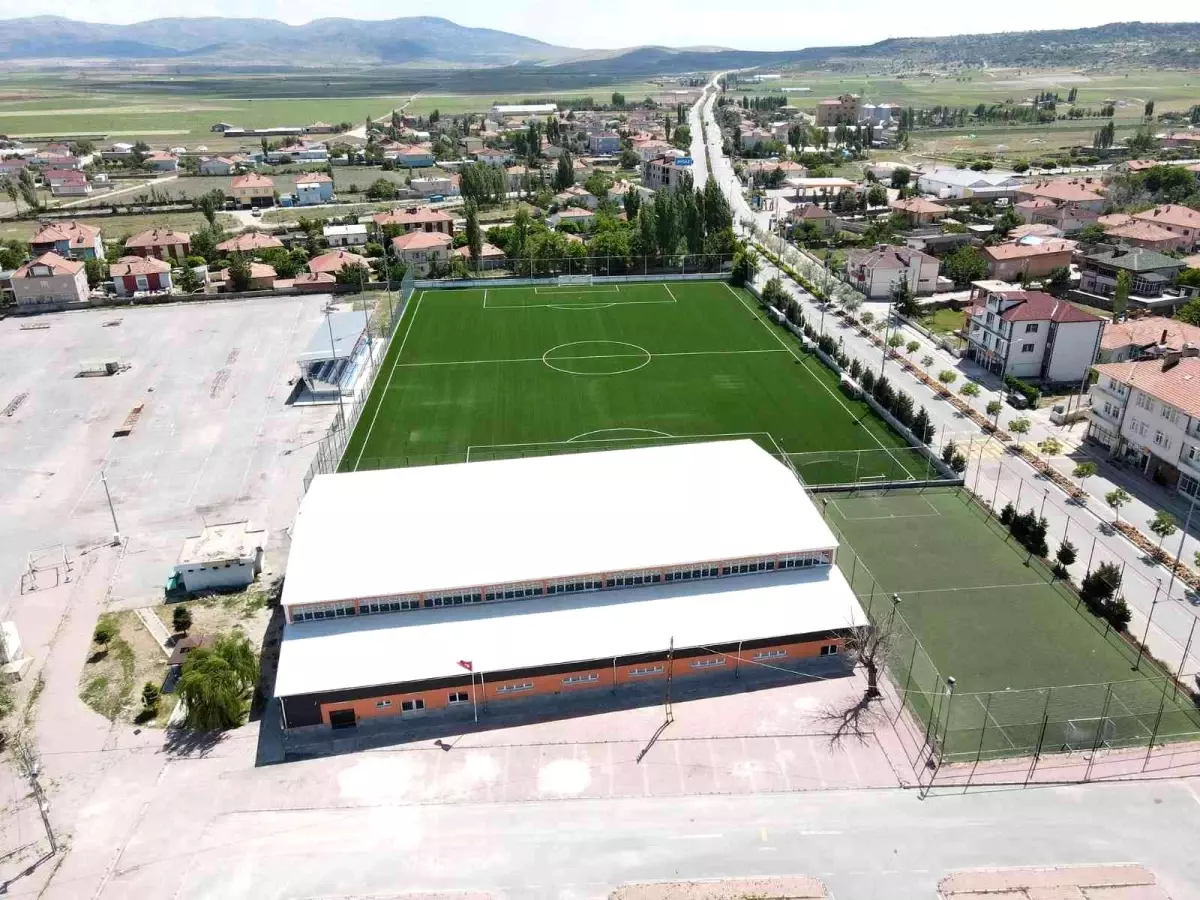 Tomarza ilçe stadı ve spor salonu tamamlandı