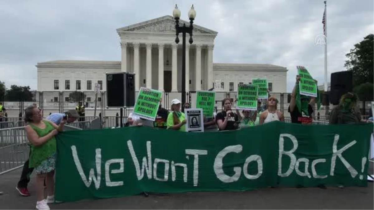 WASHINGTON - ABD'de kürtaj yanlıları ve karşıtları gösteri düzenledi