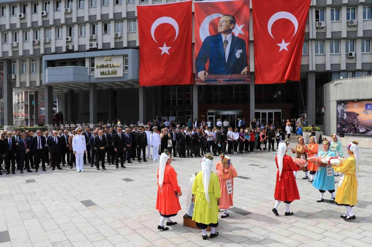 Zonguldak\'ın kurtuluşu ve Uzun Mehmet\'i anma programı törenlerle kutlandı