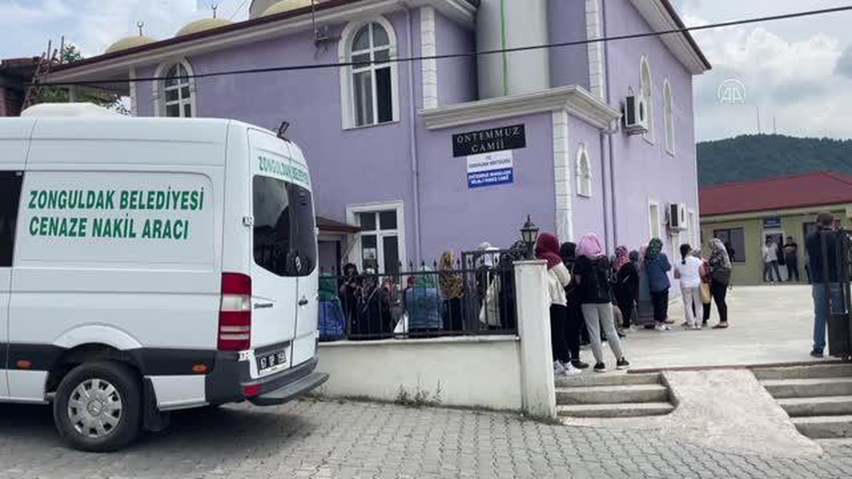 ZONGULDAK - Silahlı ve bıçaklı kavgada ölen kadının cenazesi defnedildi