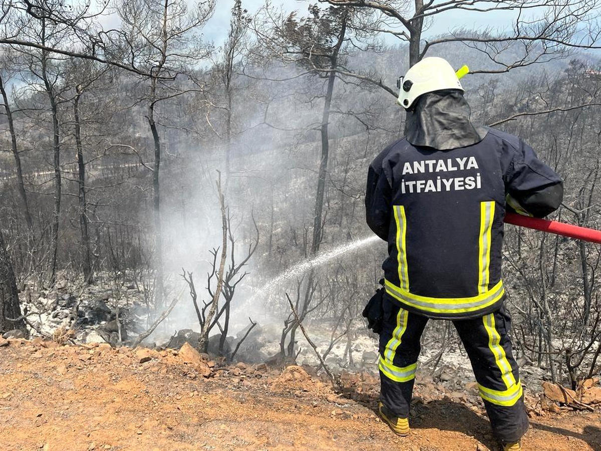 Son dakika haberi | Antalya Büyükşehir İtfaiyesi\'ne Marmaris yangınında aktif görev