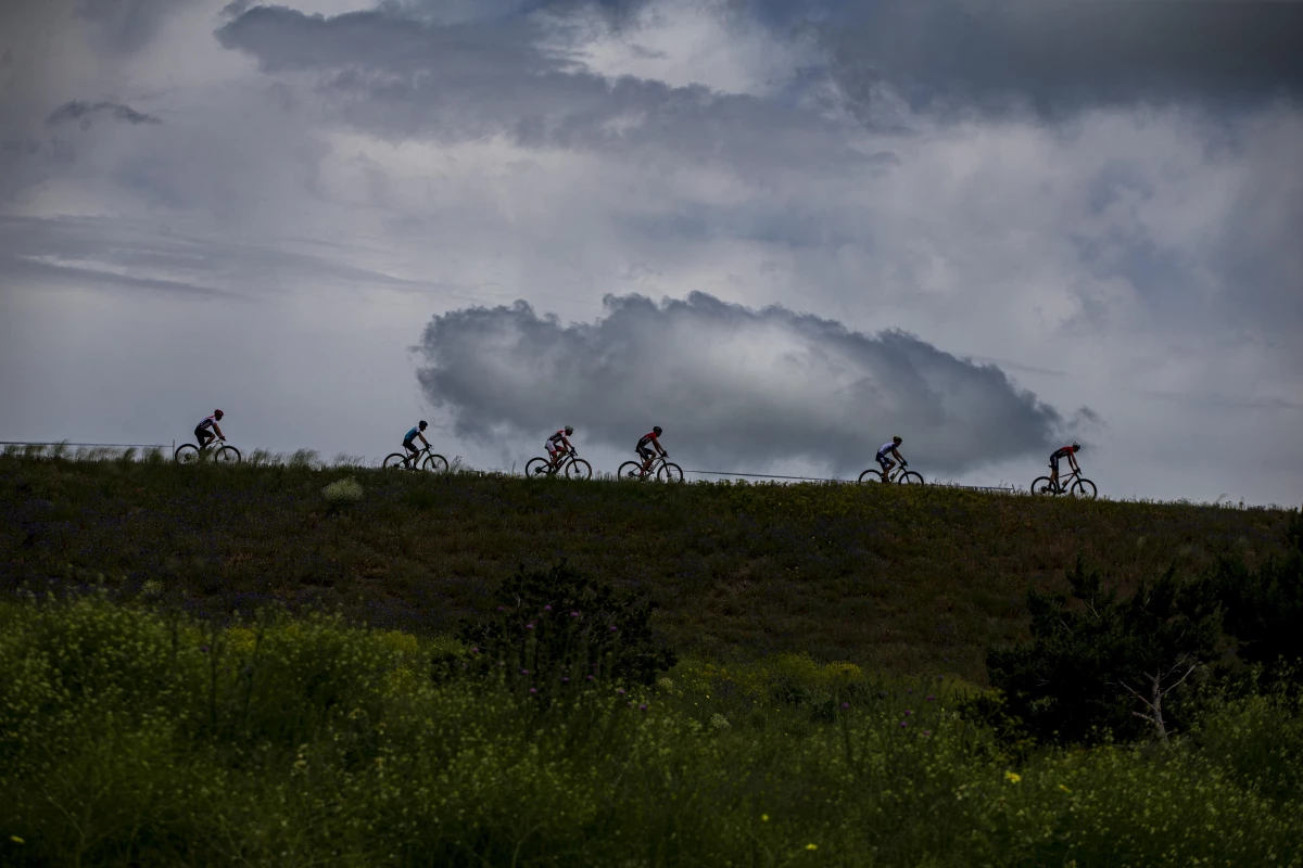 Dağ bisikleti sporcuları Erzurum\'daki yarışlar öncesi ısınma sürüşü yaptı