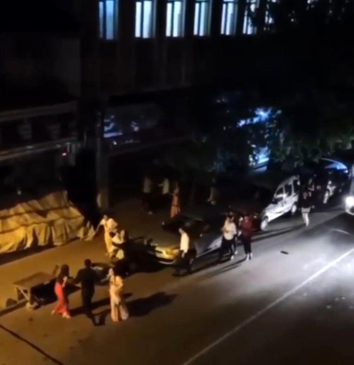 Son dakika haberleri! Düğünden çıktılar, kavgaya tutuştular, o anlar kamerada