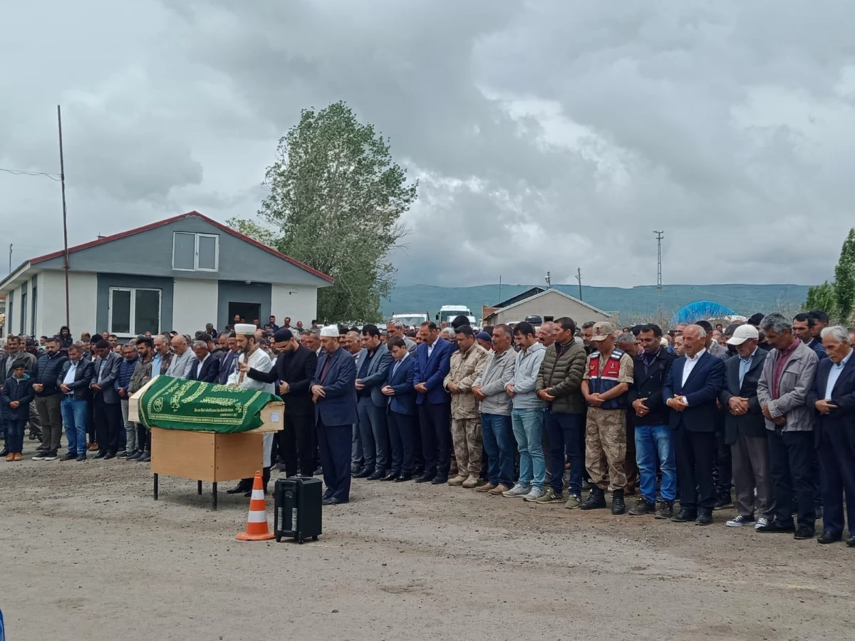Erzurum\'daki hayvan otlatma kavgasında ölen belediye meclis üyesinin cenazesi defnedildi