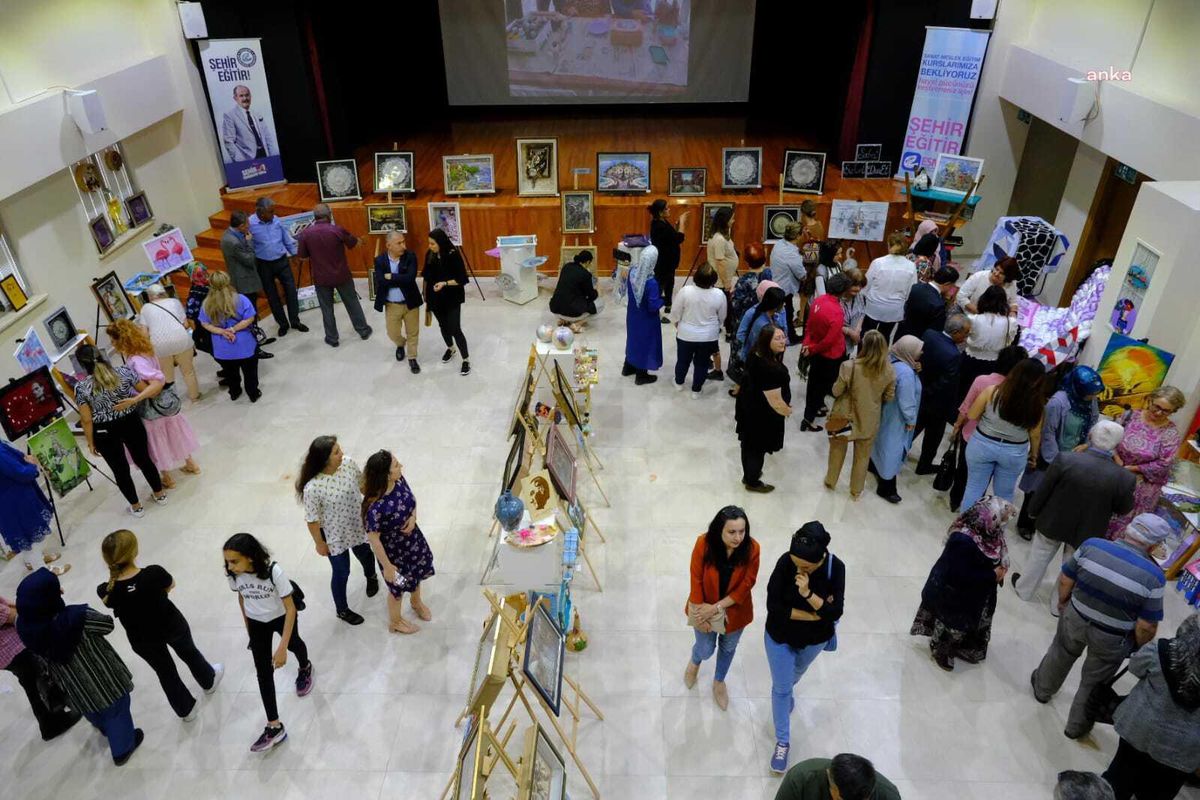 Esmek Çifteler Kursiyerleri Çalışmalarını Sergiledi