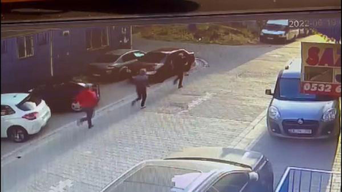 Evin sahibi ihbar için karakola gidince kamyonetini de çaldılar