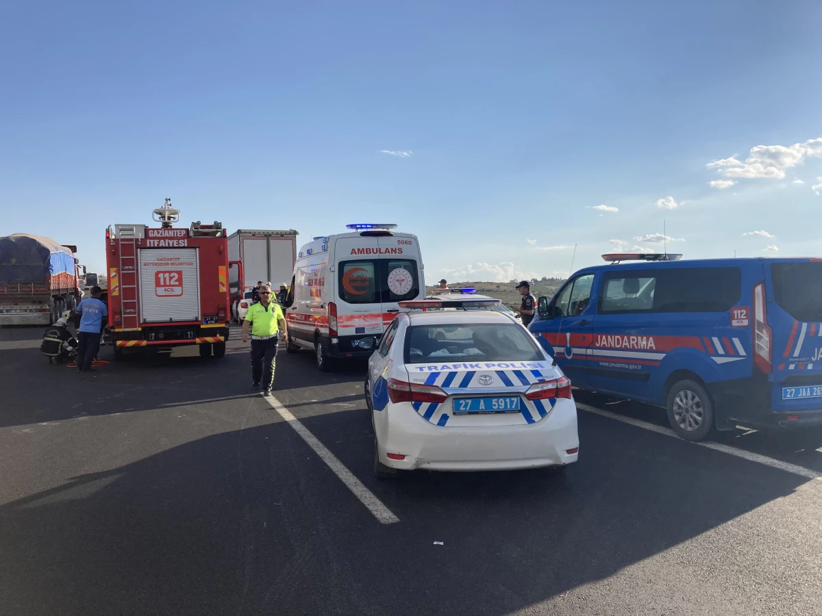 Son dakika haberleri | GAZİANTEP - Tırla otomobilin çarpıştığı kazada 1 kişi yaşamını yitirdi
