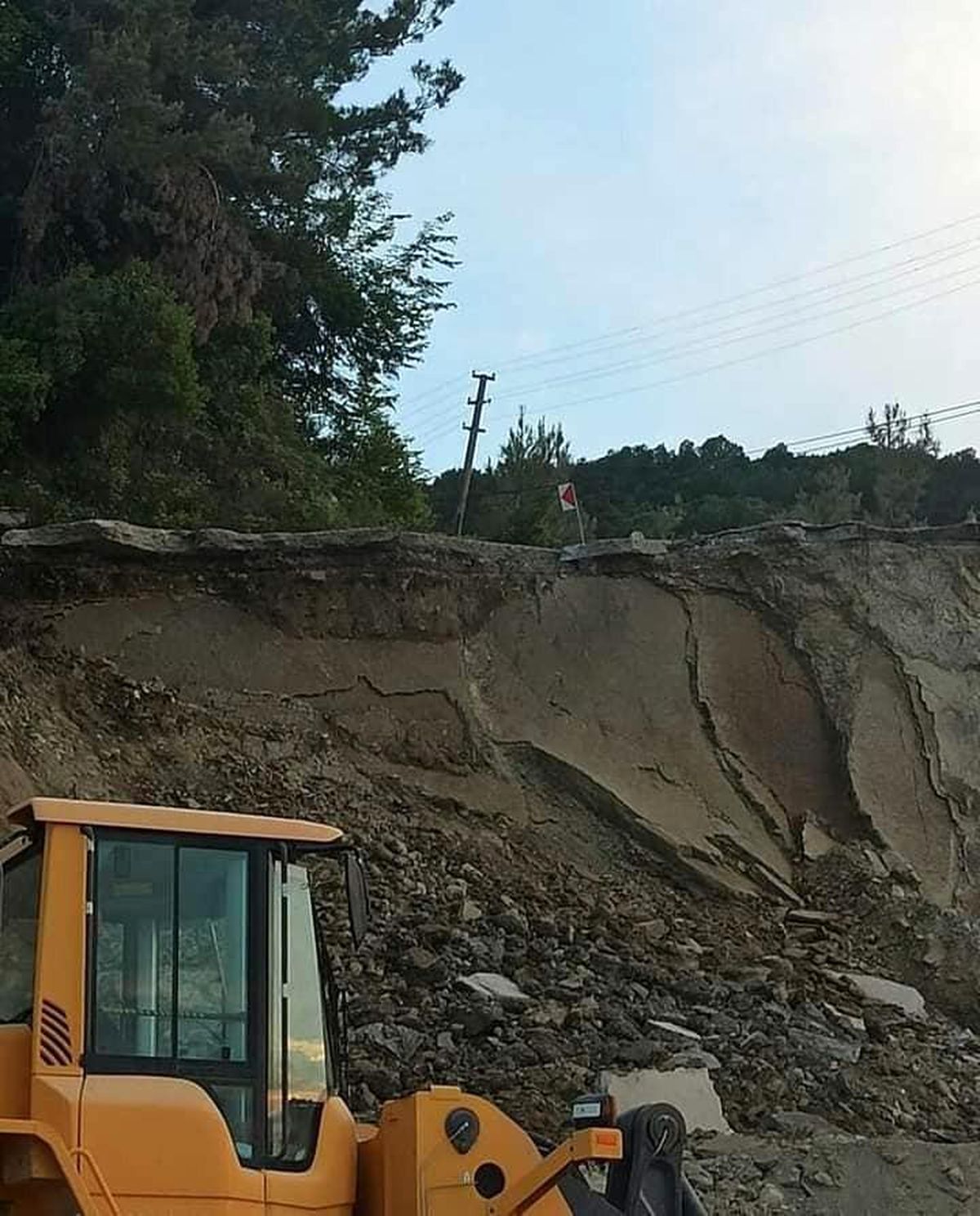 Kastamonu\'da heyelan 7 köyü birbirine bağlayan grup yolunu kapattı