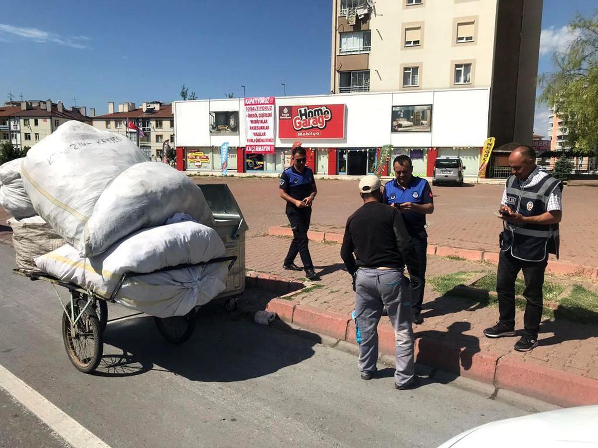 Kayseri\'de çekçekli hurdacılara denetim