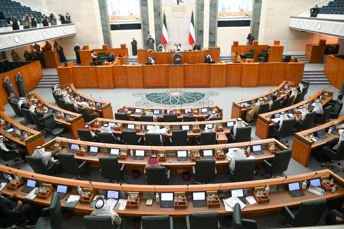 Kuveyt\'te meclis feshedildi: Erken seçim çağrısı yapıldı