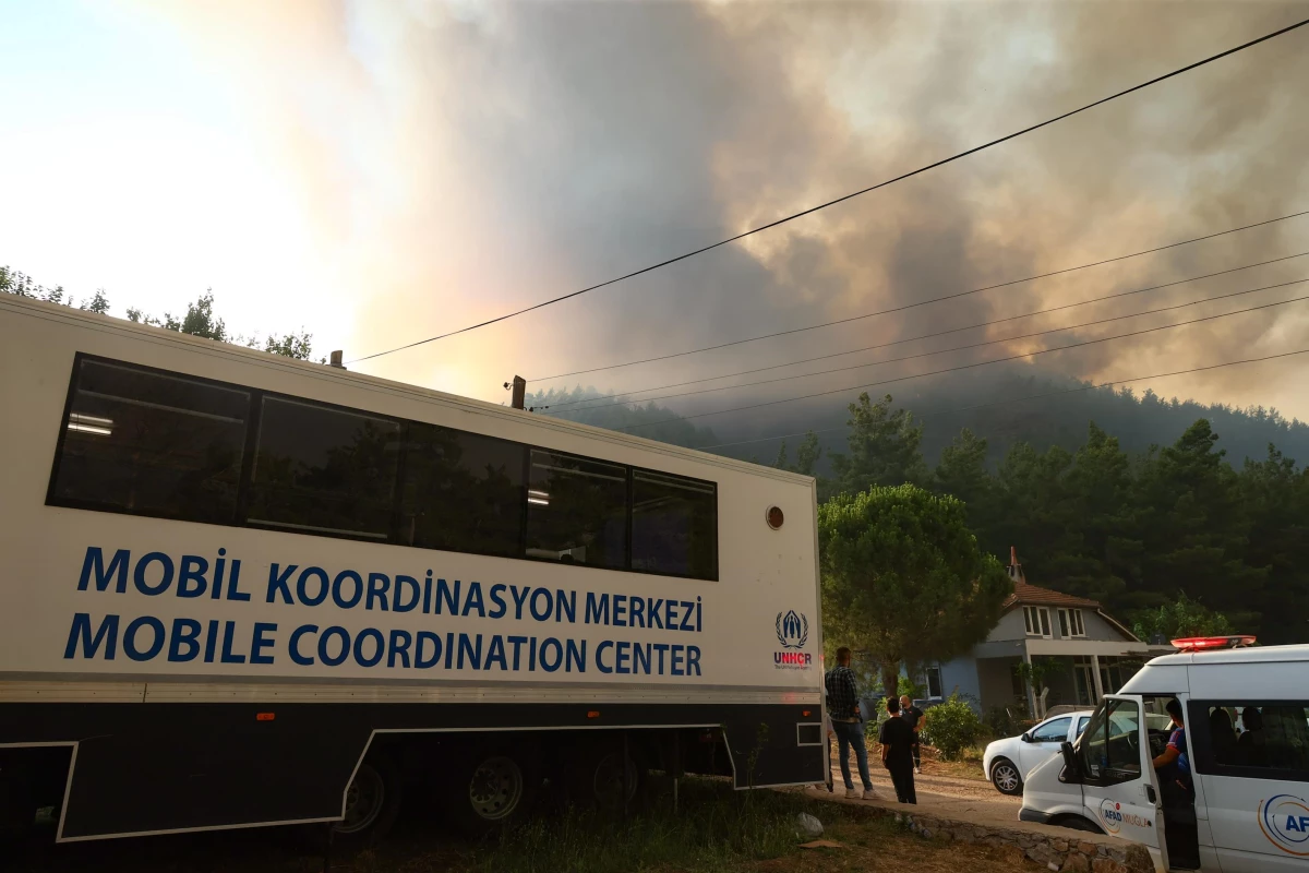 Son dakika haber | Marmaris\'teki orman yangını nedeniyle yangın koordinasyon merkezi tahliye ediliyor