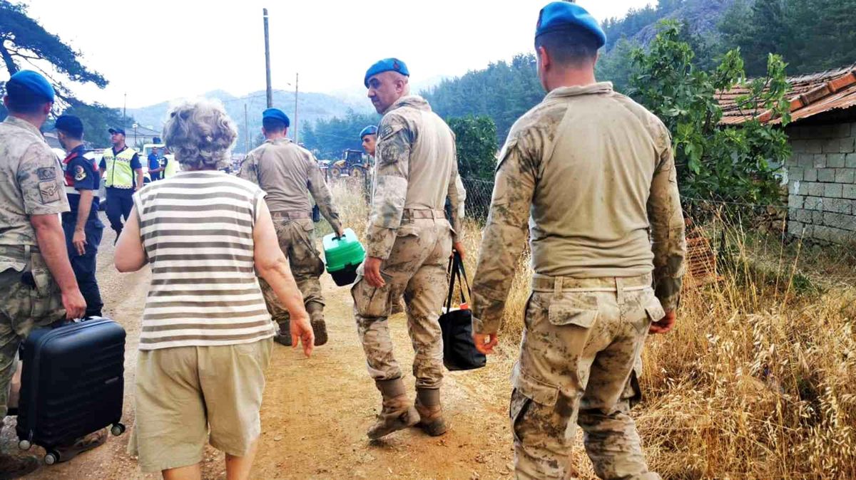 Son dakika haberleri: Marmaris yangınında tahliyeler başladı