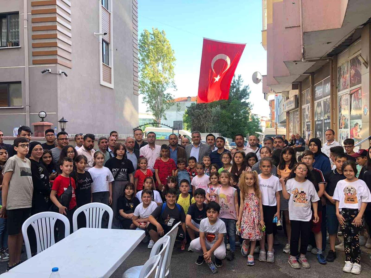 Şehit babasına çocuklar moral oldular