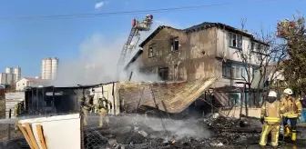 Son dakika haber... Tuzla'da hediyelik eşya atölyesinde çıkan yangın söndürüldü