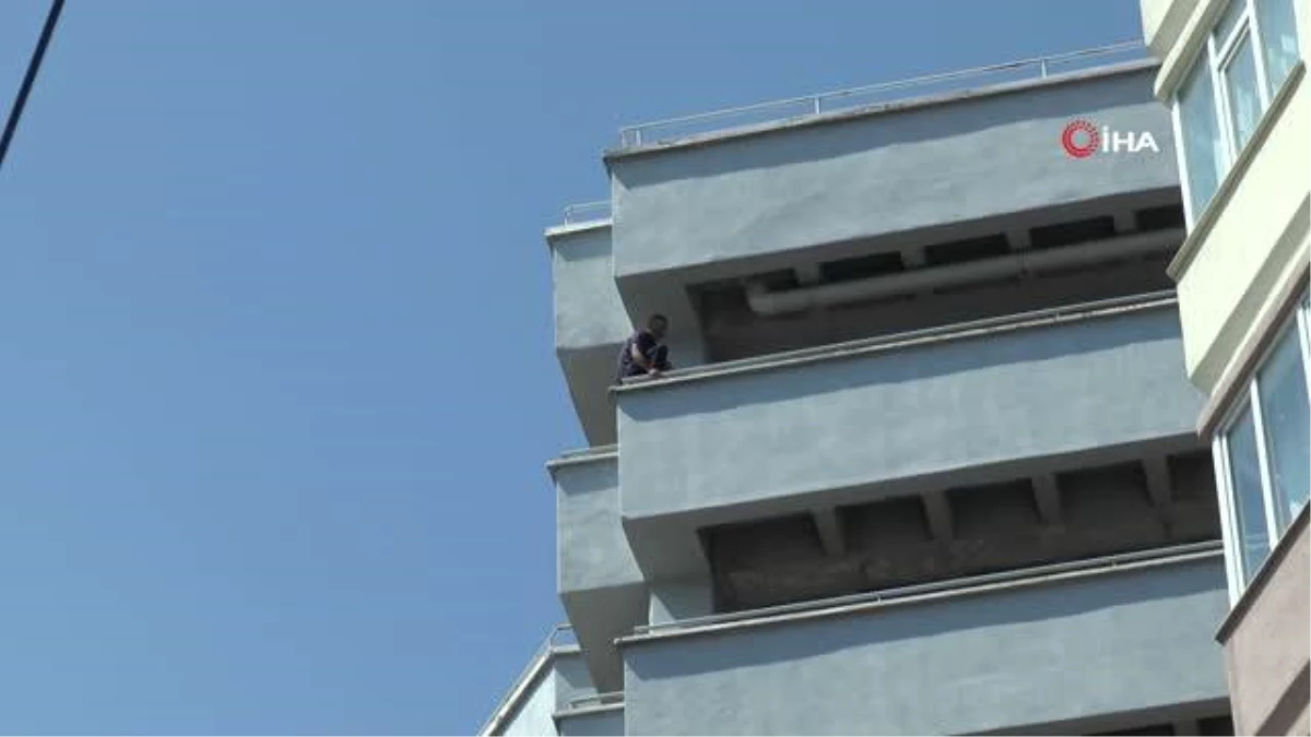Yedi katlı binanın en üst katında intihar girişimi
