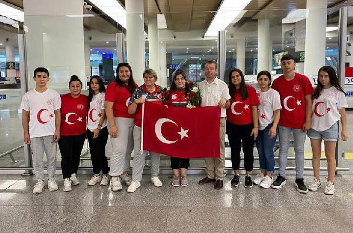 Yıldız halterciye özel karşılama