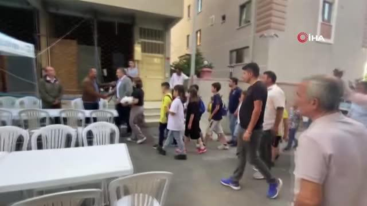 Son dakika haberi! Zonguldaklı Şehit Piyade Uzman Çavuş Kadir Kemik\'in ailesini ziyaret eden çocuklar, baba Bayram Kemik\'e moral oldu