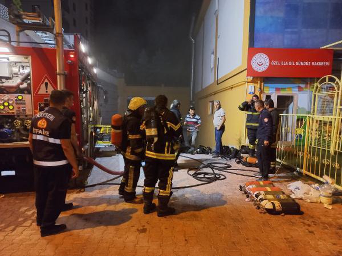 14 katlı apartmanda çıkan yangında çok sayıda bina sakini dumandan etkilendi (2)