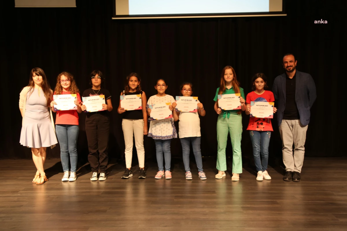 Ataşehir Belediyesi Kayışdağı Yaratıcı Çocuk Merkezi\'nde Yıl Sonu Heyecanı