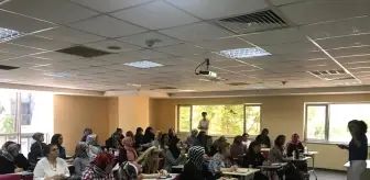 Bahçelievler'de eğitimlerini tamamlayan kadınlar sertifikalarını aldı