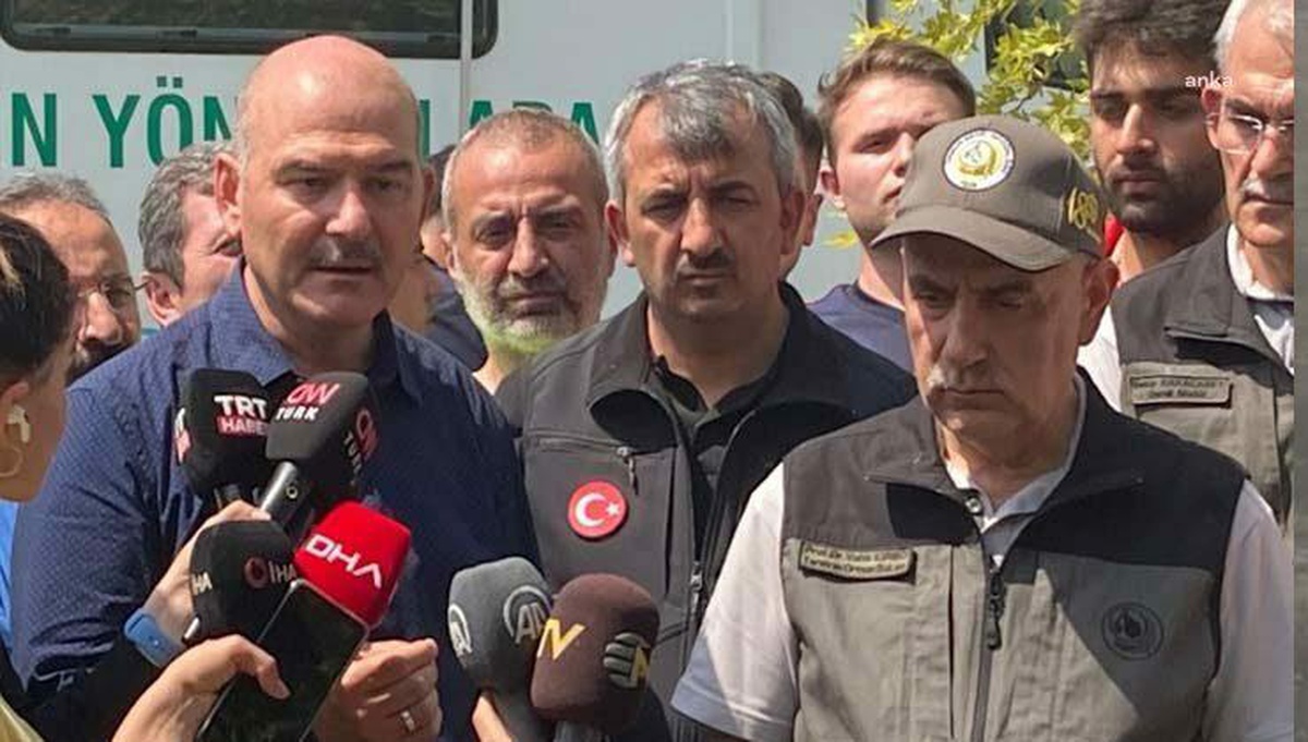 Son dakika haber: Bakan Soylu: Yangının Nasıl Çıktığına Yönelik Bir Tespitimiz Var. Bir Kimlik Tespit Edildi. Yakın Zamanda Açıklayacağız