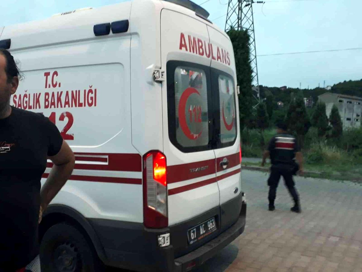 Balık avlarken tekneden denize düştüler