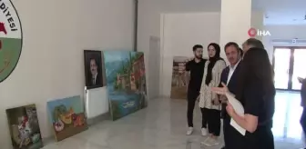 Belediye binası öğrencilerin eserleriyle renklendi