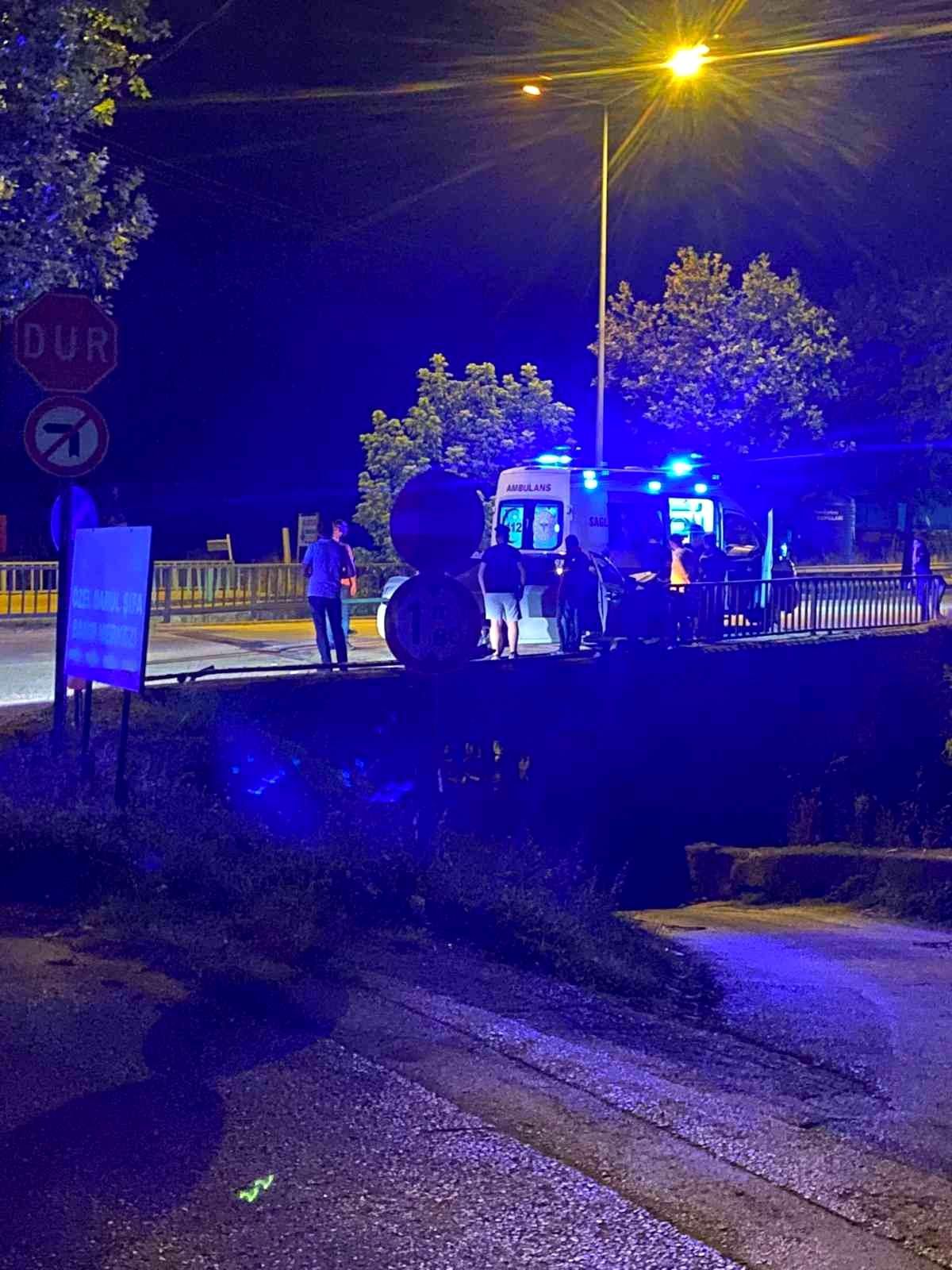 Bursa\'da alkollü sürücü demir korkuluklara çarptı: 1 ölü, 1 yaralı